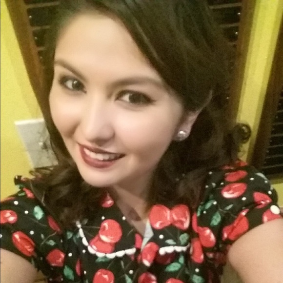 Meet your Posher, Stephanie - Picture 4 of 8